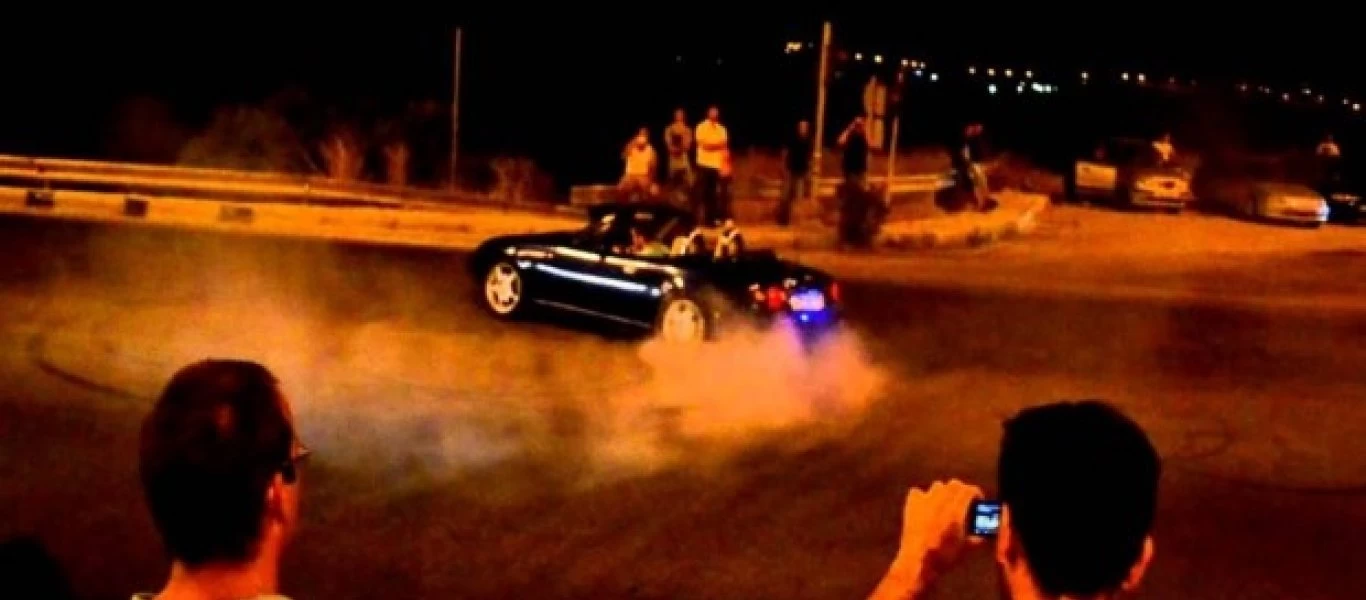 Συνεχίζονται οι κόντρες στη Βουλιαγμένη - Από «θαύμα» σώθηκε οδηγός μηχανής